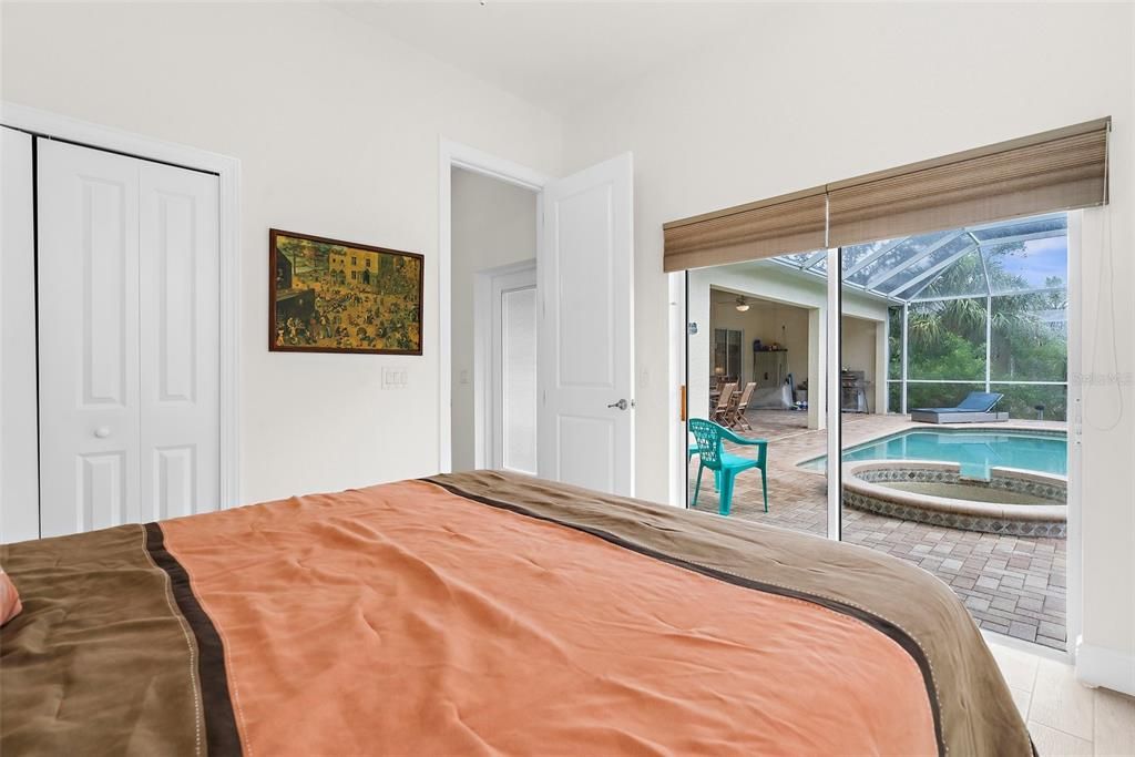 Activo con contrato: $425,000 (3 camas, 2 baños, 2058 Pies cuadrados)