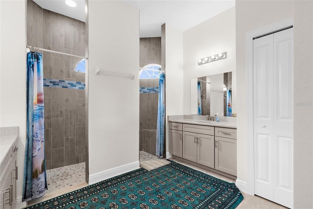 Activo con contrato: $425,000 (3 camas, 2 baños, 2058 Pies cuadrados)