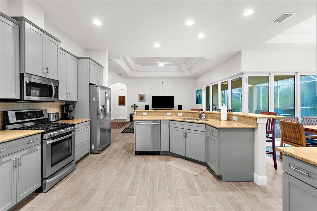 Activo con contrato: $425,000 (3 camas, 2 baños, 2058 Pies cuadrados)