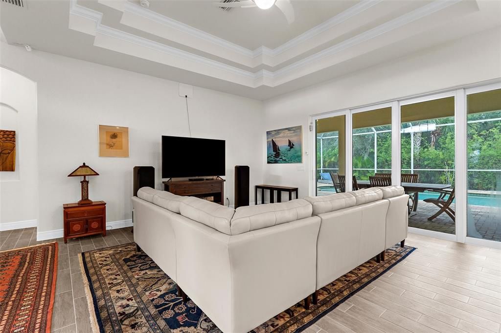 Activo con contrato: $425,000 (3 camas, 2 baños, 2058 Pies cuadrados)