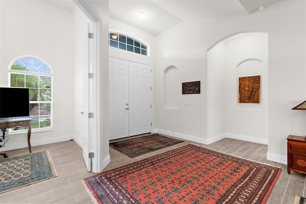 Activo con contrato: $425,000 (3 camas, 2 baños, 2058 Pies cuadrados)