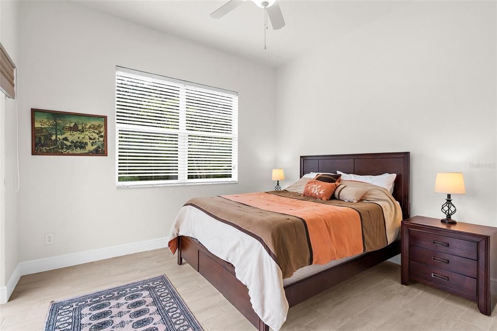 Activo con contrato: $425,000 (3 camas, 2 baños, 2058 Pies cuadrados)