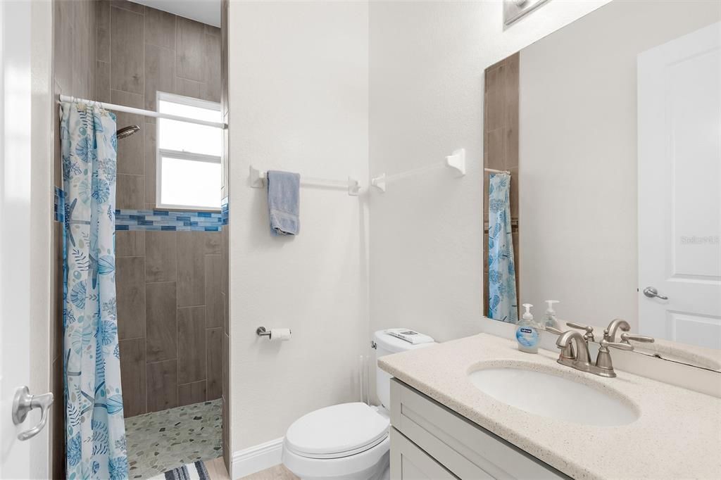 Activo con contrato: $425,000 (3 camas, 2 baños, 2058 Pies cuadrados)