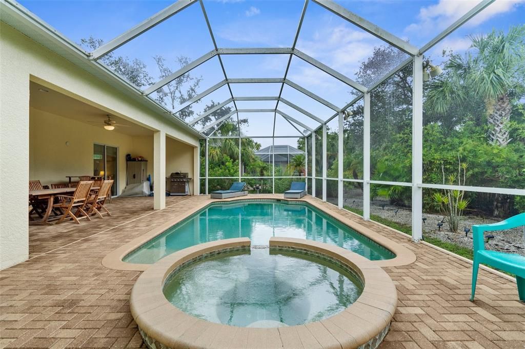 Activo con contrato: $425,000 (3 camas, 2 baños, 2058 Pies cuadrados)