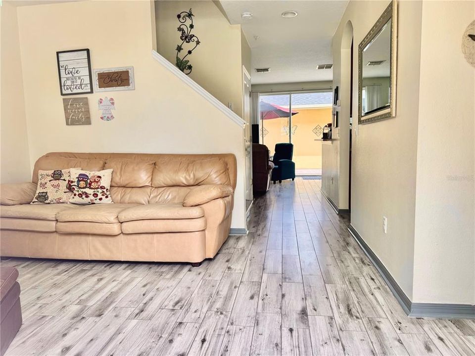 For Sale: $335,000 (3 beds, 2 baths, 1452 Square Feet)
