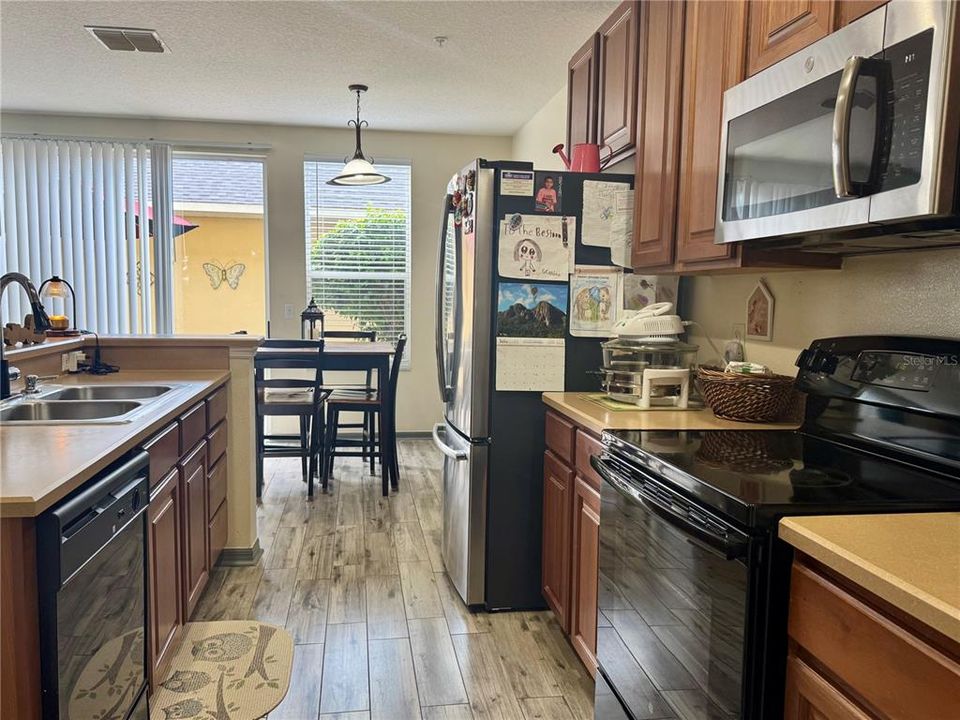 For Sale: $335,000 (3 beds, 2 baths, 1452 Square Feet)