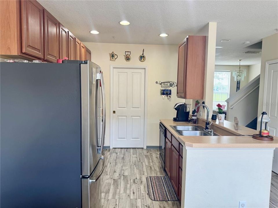 For Sale: $335,000 (3 beds, 2 baths, 1452 Square Feet)