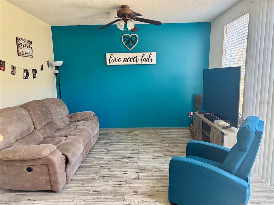 For Sale: $335,000 (3 beds, 2 baths, 1452 Square Feet)