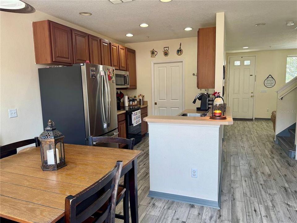 For Sale: $335,000 (3 beds, 2 baths, 1452 Square Feet)