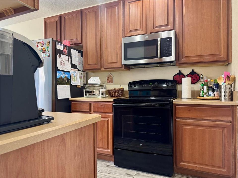 For Sale: $335,000 (3 beds, 2 baths, 1452 Square Feet)