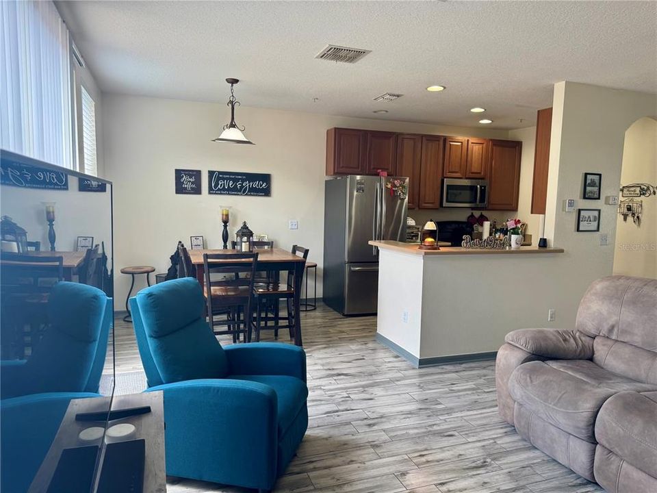 For Sale: $335,000 (3 beds, 2 baths, 1452 Square Feet)
