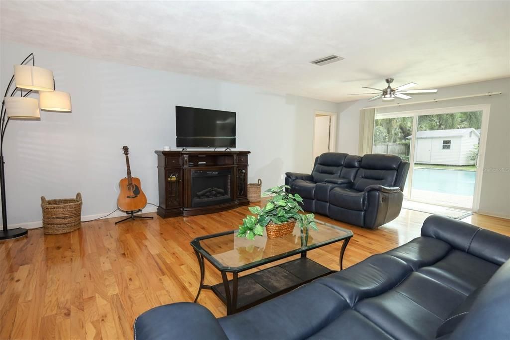 Active With Contract: $469,000 (3 beds, 2 baths, 1730 Square Feet)