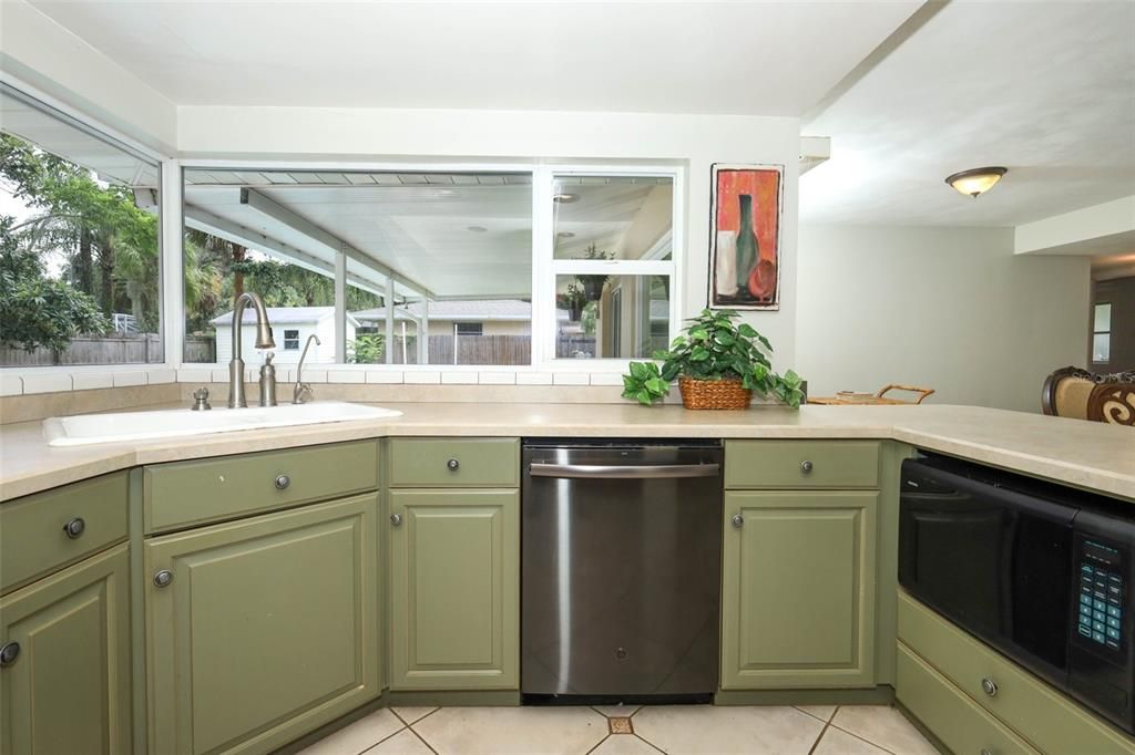 Active With Contract: $469,000 (3 beds, 2 baths, 1730 Square Feet)