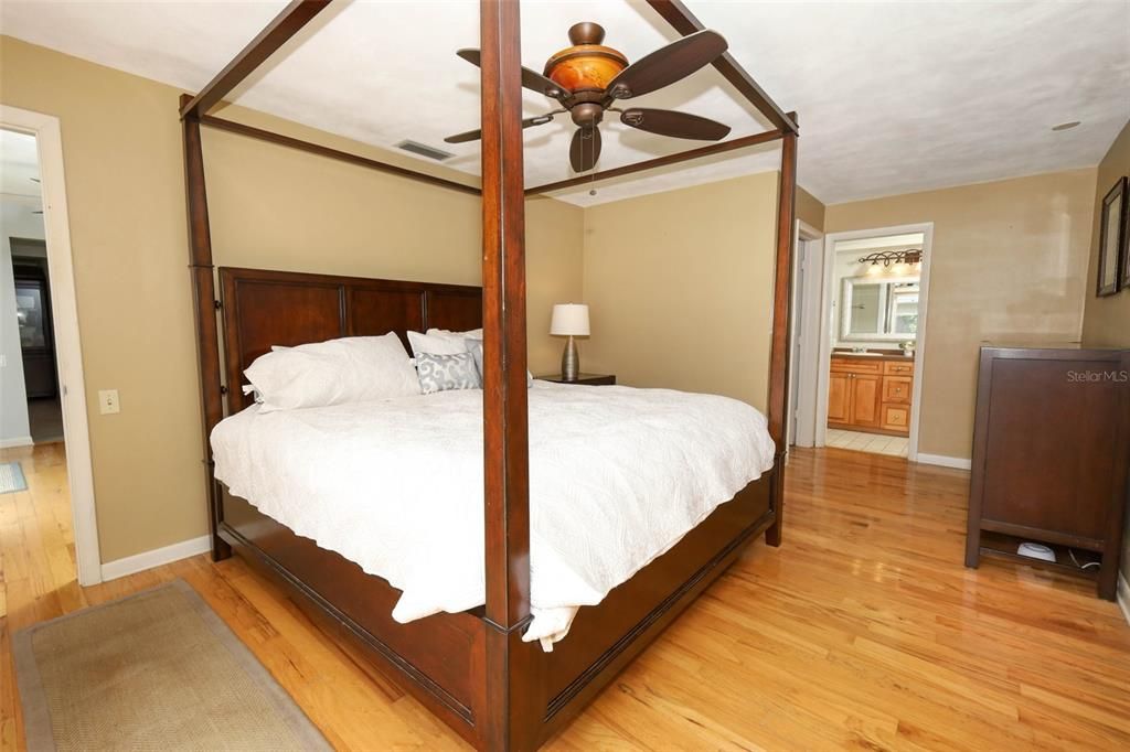 Active With Contract: $469,000 (3 beds, 2 baths, 1730 Square Feet)