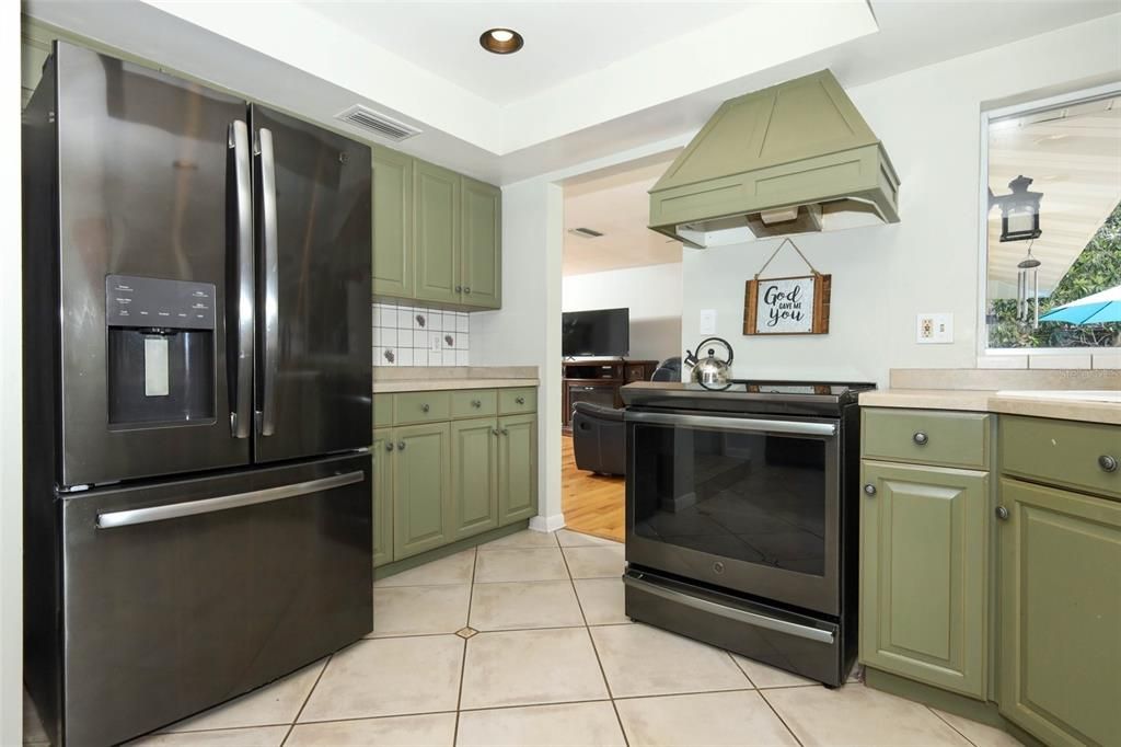 Active With Contract: $469,000 (3 beds, 2 baths, 1730 Square Feet)