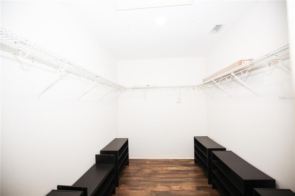 合同活跃: $285,000 (2 贝兹, 2 浴室, 1664 平方英尺)