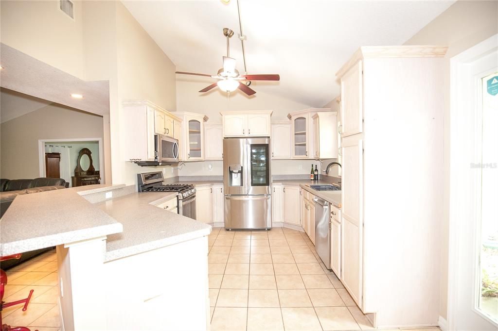 合同活跃: $285,000 (2 贝兹, 2 浴室, 1664 平方英尺)