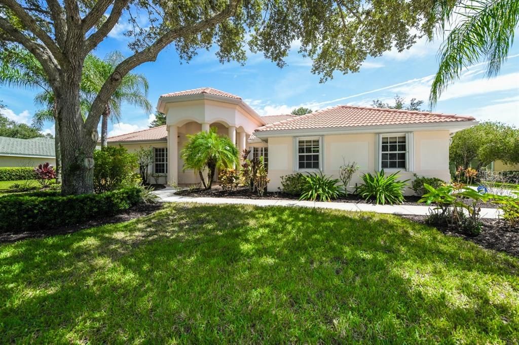 Recientemente alquilado: $4,500 (4 camas, 3 baños, 3495 Pies cuadrados)