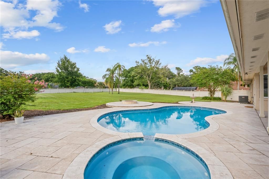 Под контрактом: $1,350,000 (4 спален, 3 ванн, 3888 Квадратных фут)