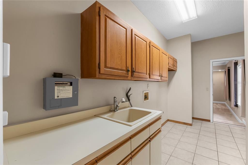 Под контрактом: $1,350,000 (4 спален, 3 ванн, 3888 Квадратных фут)