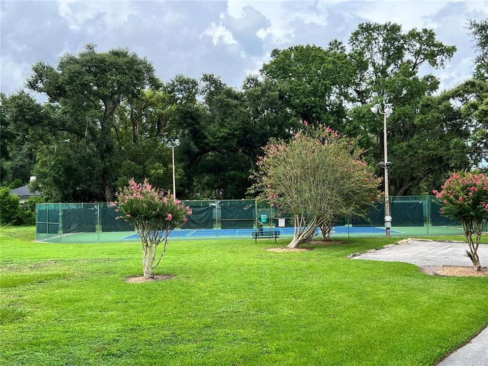 Под контрактом: $1,350,000 (4 спален, 3 ванн, 3888 Квадратных фут)