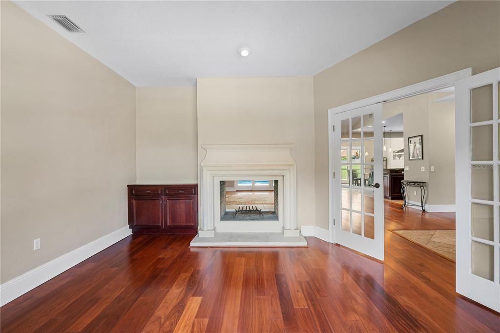 Под контрактом: $1,350,000 (4 спален, 3 ванн, 3888 Квадратных фут)