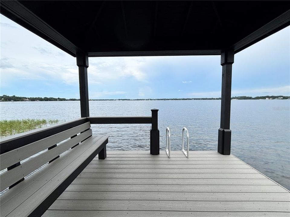 Под контрактом: $1,350,000 (4 спален, 3 ванн, 3888 Квадратных фут)