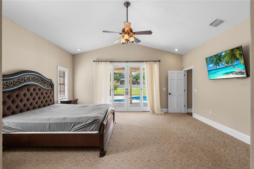 Под контрактом: $1,350,000 (4 спален, 3 ванн, 3888 Квадратных фут)