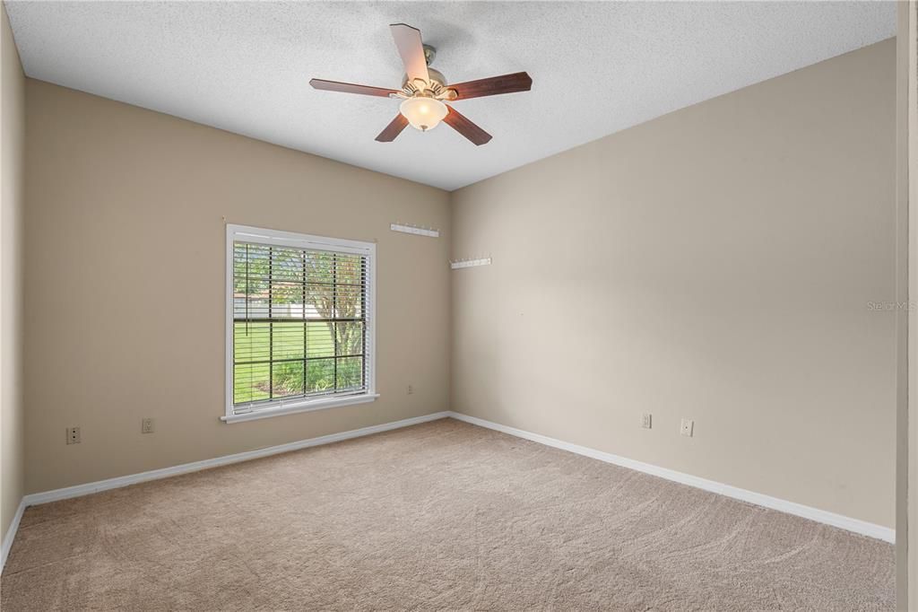 Под контрактом: $1,350,000 (4 спален, 3 ванн, 3888 Квадратных фут)