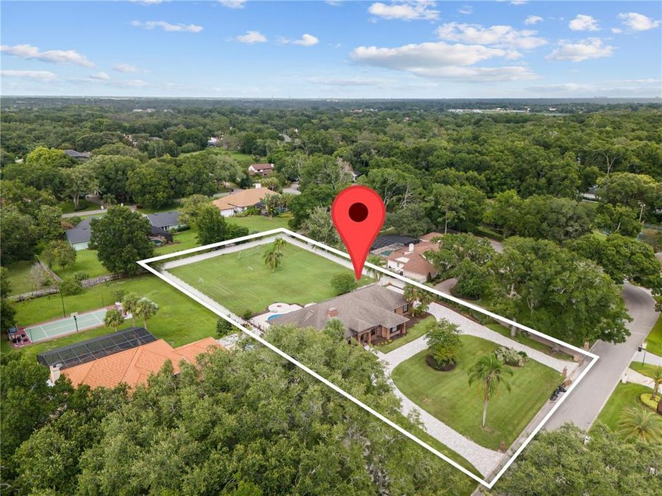 Под контрактом: $1,350,000 (4 спален, 3 ванн, 3888 Квадратных фут)