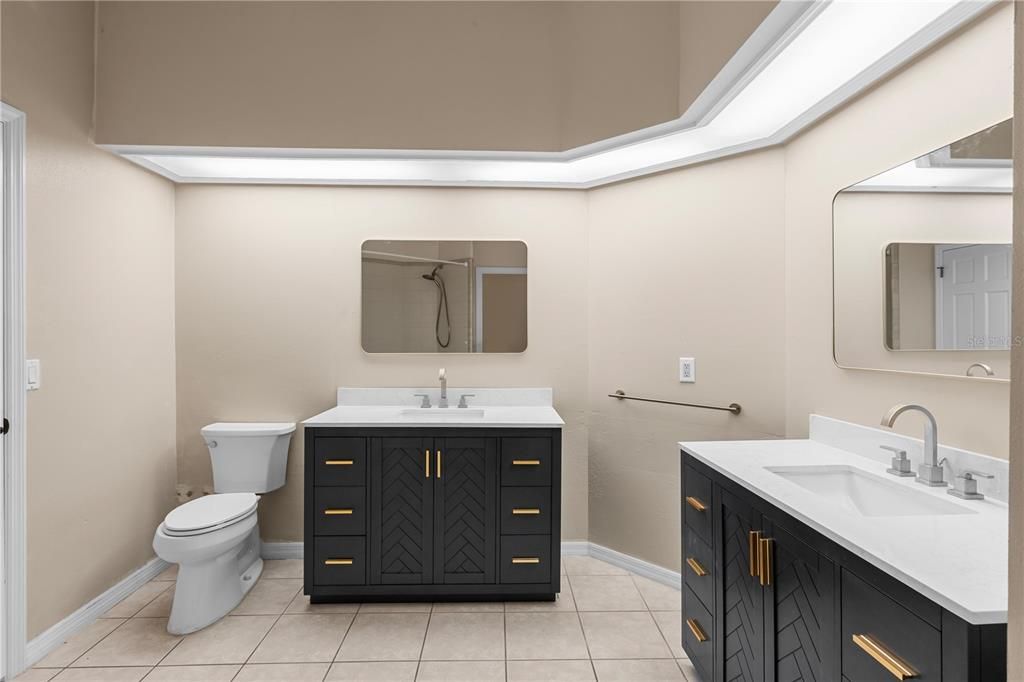 Под контрактом: $1,350,000 (4 спален, 3 ванн, 3888 Квадратных фут)