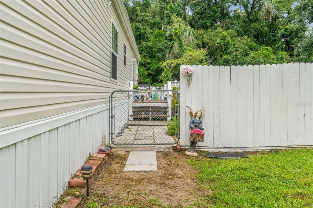 合同活跃: $230,000 (3 贝兹, 2 浴室, 1512 平方英尺)