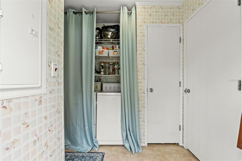 合同活跃: $230,000 (3 贝兹, 2 浴室, 1512 平方英尺)