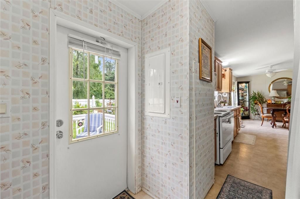 合同活跃: $230,000 (3 贝兹, 2 浴室, 1512 平方英尺)