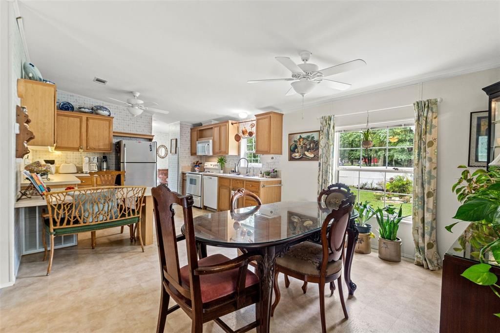 合同活跃: $230,000 (3 贝兹, 2 浴室, 1512 平方英尺)