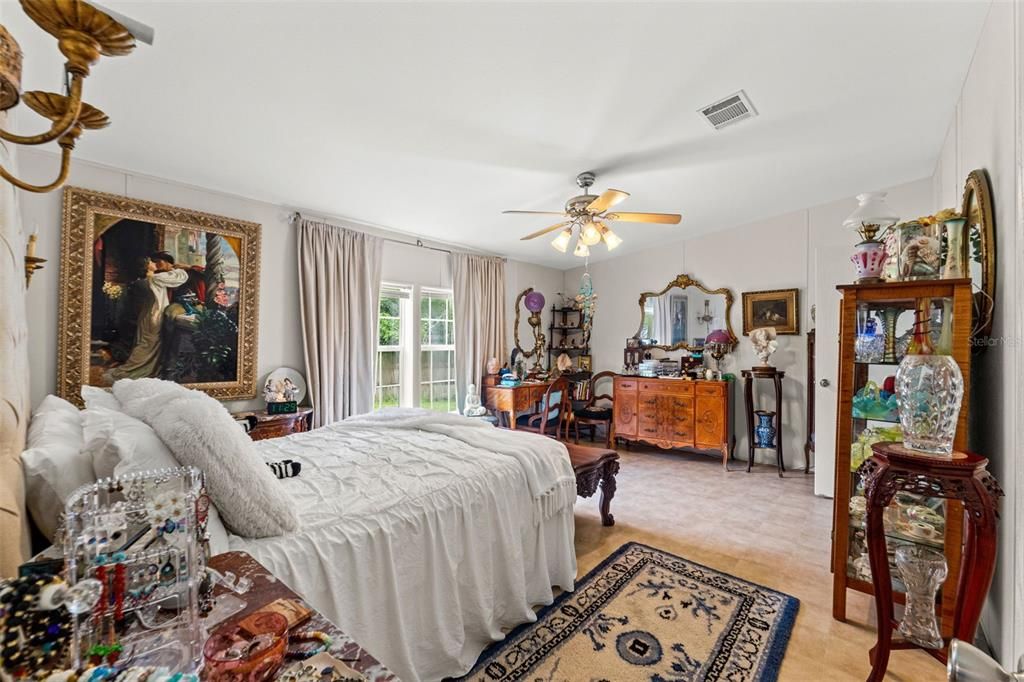 合同活跃: $230,000 (3 贝兹, 2 浴室, 1512 平方英尺)