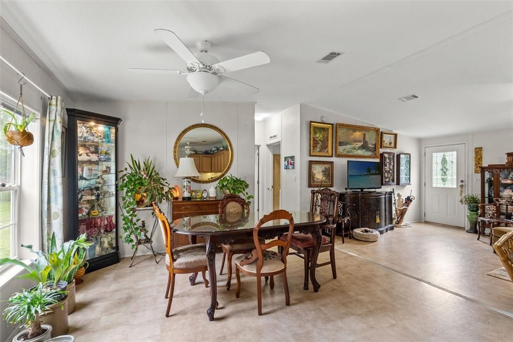 合同活跃: $230,000 (3 贝兹, 2 浴室, 1512 平方英尺)