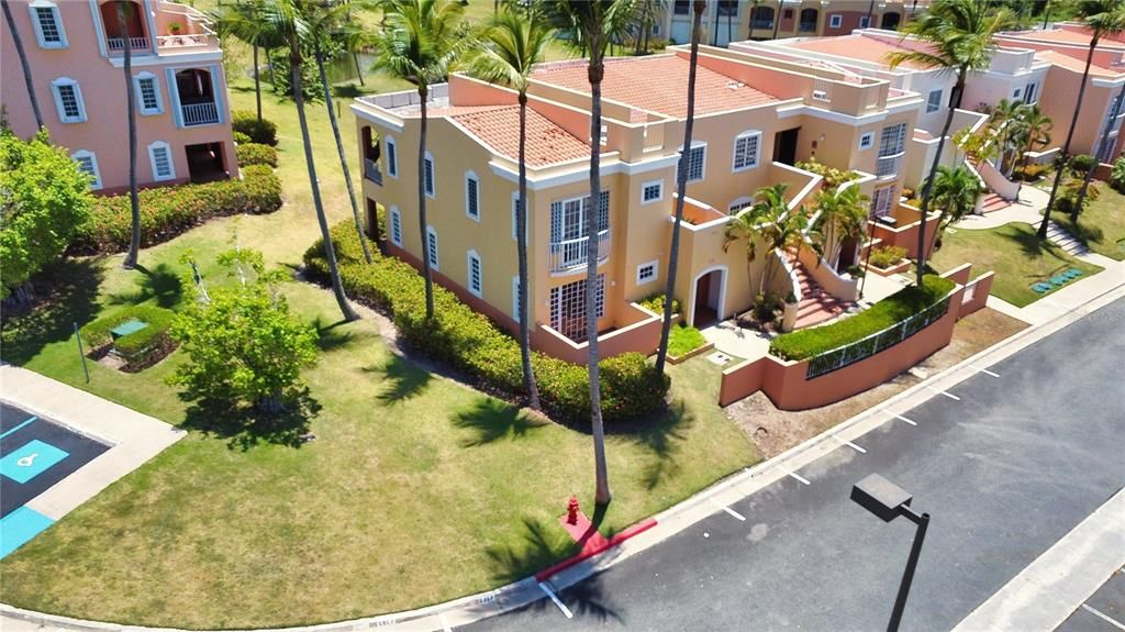 Active With Contract: $355,000 (2 beds, 2 baths, 1700 Square Feet)