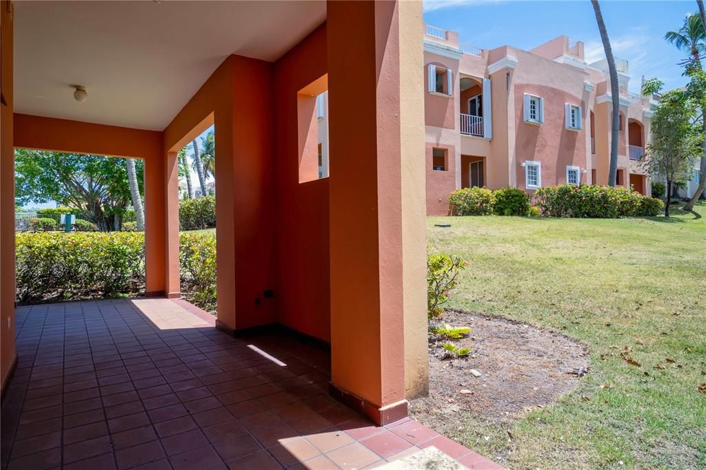 Active With Contract: $355,000 (2 beds, 2 baths, 1700 Square Feet)