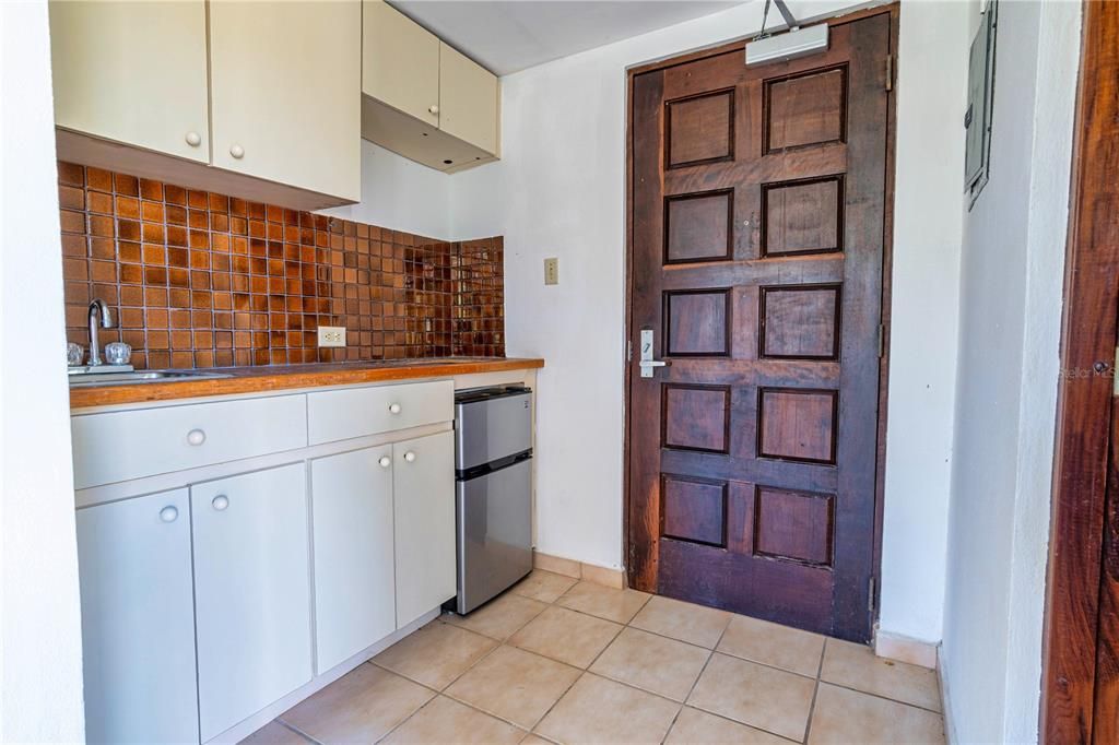 Active With Contract: $355,000 (2 beds, 2 baths, 1700 Square Feet)