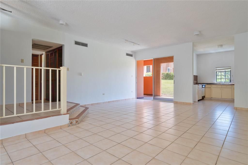 Active With Contract: $355,000 (2 beds, 2 baths, 1700 Square Feet)