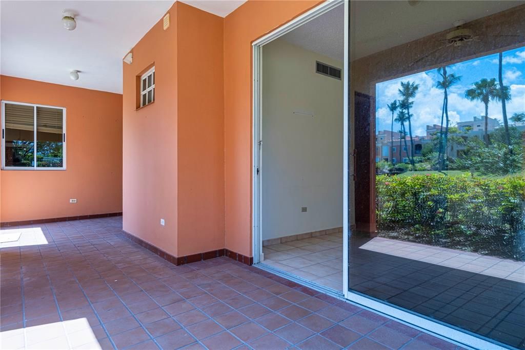 Active With Contract: $355,000 (2 beds, 2 baths, 1700 Square Feet)