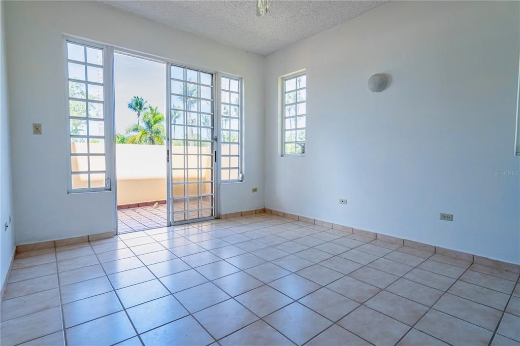 Active With Contract: $355,000 (2 beds, 2 baths, 1700 Square Feet)