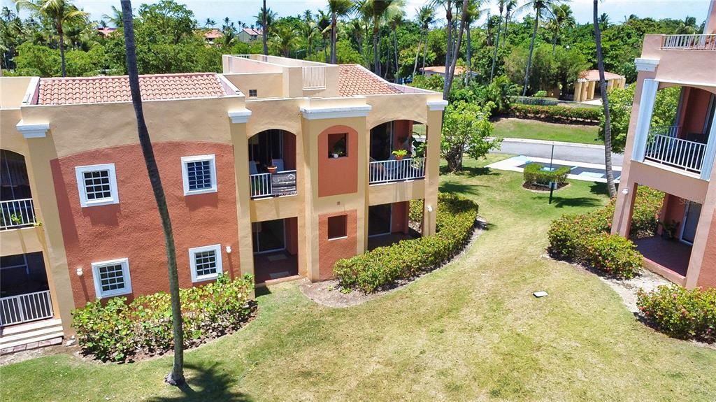 Active With Contract: $355,000 (2 beds, 2 baths, 1700 Square Feet)