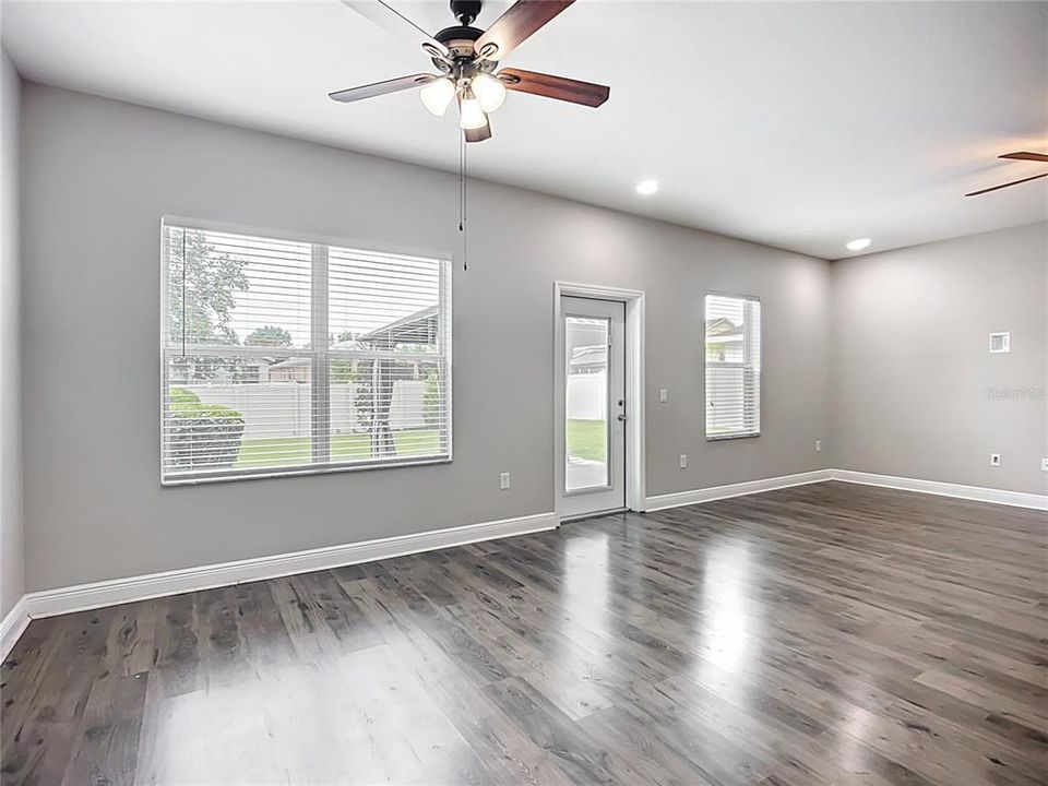 For Sale: $447,000 (6 beds, 3 baths, 2752 Square Feet)