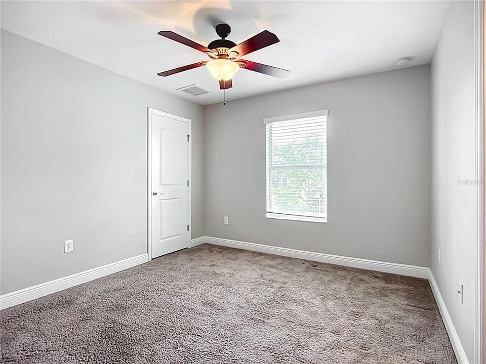 For Sale: $447,000 (6 beds, 3 baths, 2752 Square Feet)