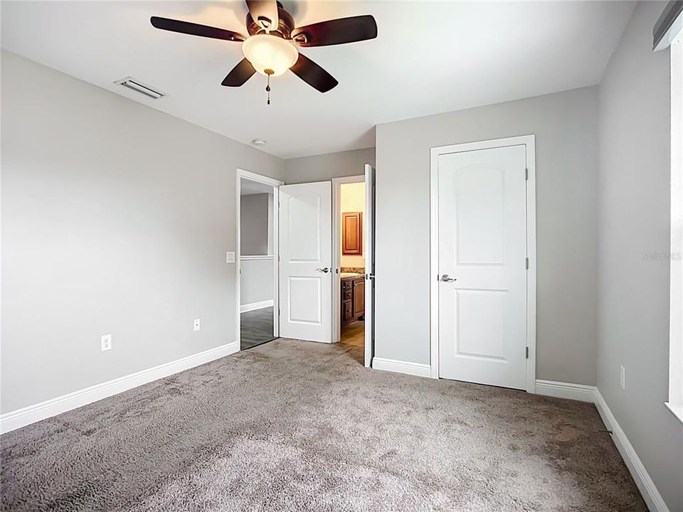 For Sale: $447,000 (6 beds, 3 baths, 2752 Square Feet)