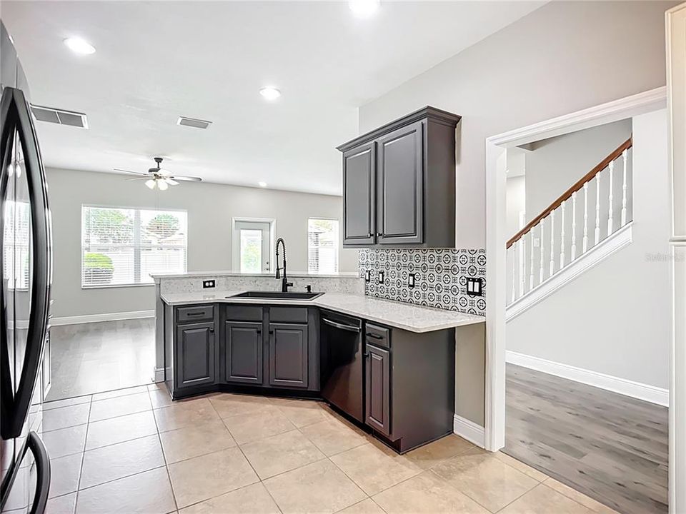 For Sale: $447,000 (6 beds, 3 baths, 2752 Square Feet)