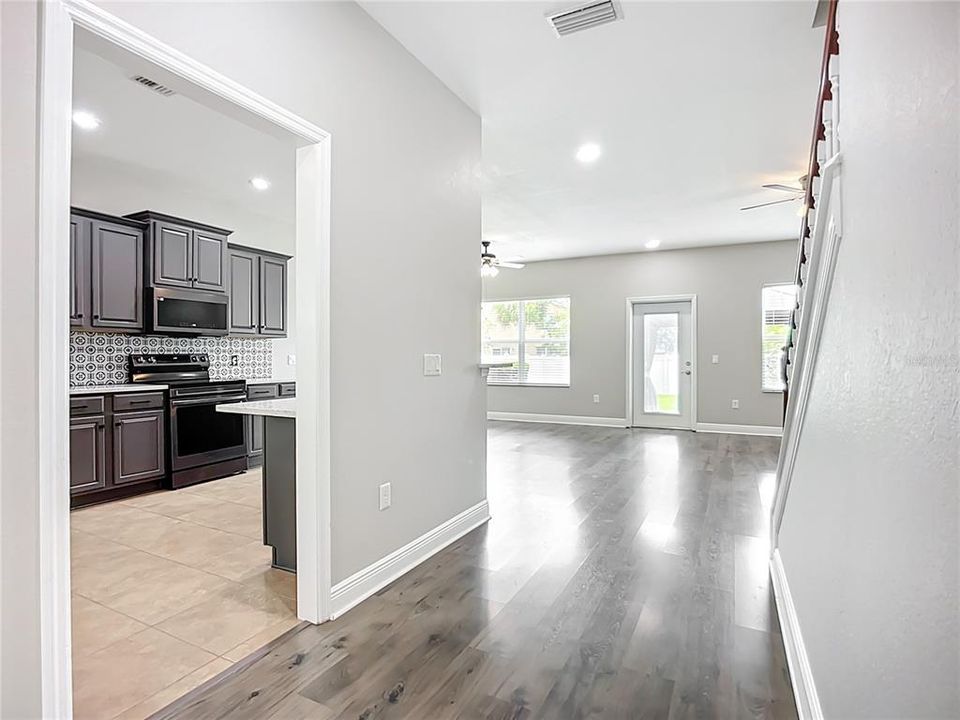 For Sale: $447,000 (6 beds, 3 baths, 2752 Square Feet)