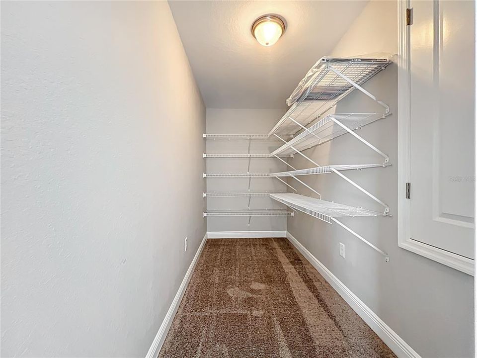 For Sale: $447,000 (6 beds, 3 baths, 2752 Square Feet)